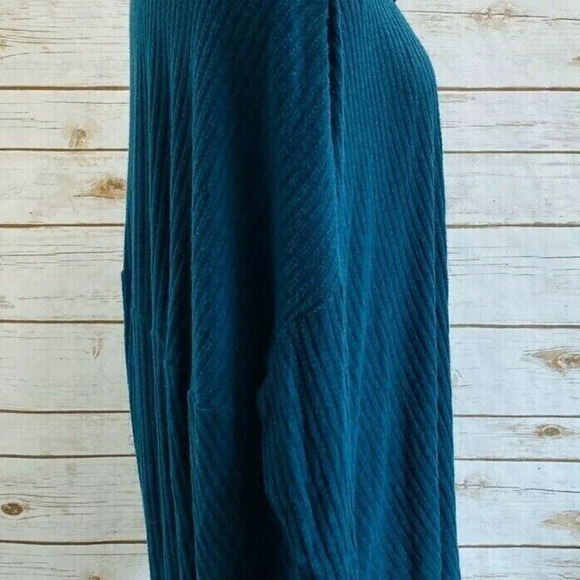 MONDAY Women Long Sleeve Pullover Turtleneck Green Asymmetrical Hem Top Sz M/L - Picture 6 of 11